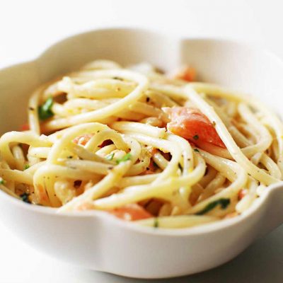 Spaghetti con pinoli e salmone 1